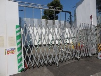 広場は封鎖済み