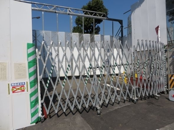 広場は封鎖済み