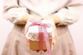 男性が本当に喜ぶ誕生日プレゼントは、リクエストorサプライズ？