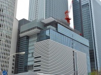 建設中のJRゲートタワー（2016年4月、良人さん撮影、Wikimedia Commonsより）