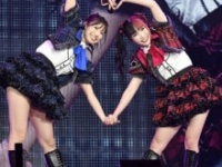 ライブで共演した荒井優希、伊藤麻希
