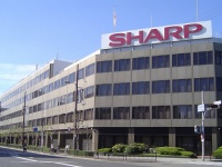 企業存続の危機にあるSHARP本社（wikipediaより）