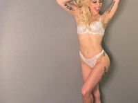 レディー・ガガ、ヴィクトリアズ・シークレットのファッションショーに出演！　セクシーすぎるランジェリー姿を披露