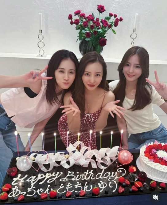 Instagram:板野友美(@tomo.i_0703)より