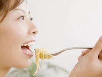 恥ずかしい～っ！　初デートでは避けたい食べ物・4選