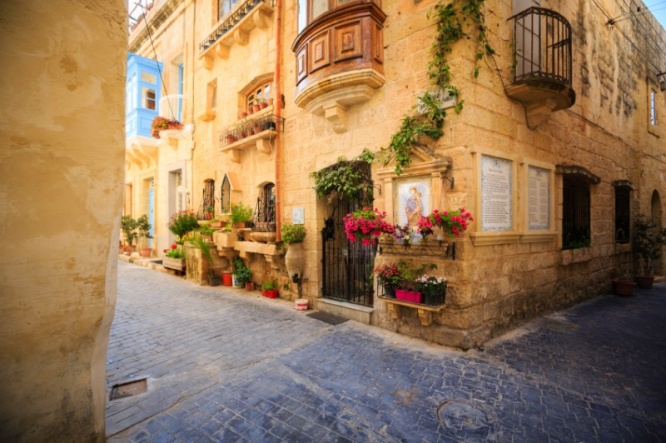 iStock_000063642345_Small