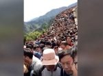 観光スポット『万里の長城』に大勢の中国人が押し寄せて地獄絵図に…！