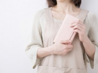 ナプキンのポーチ、社内で堂々ともって歩ける？