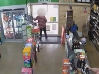 オーストラリアでも万引きが急増。支払いしないと店内に閉じ込められる酒屋で気まずさ炸裂