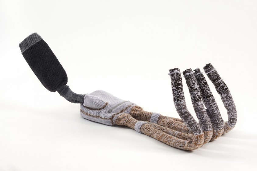 バイク乗りの心が躍るヤマハの「マフラー」爆誕　なお、広報「乗車時は着用しないで」