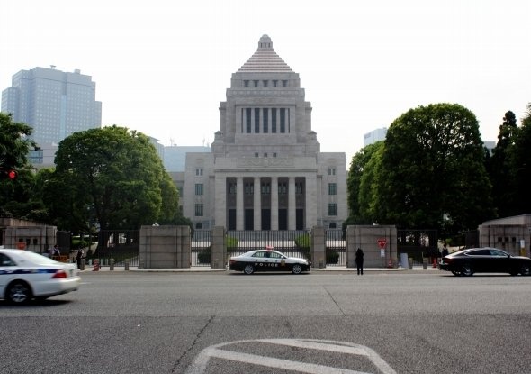 候補者たちの目標である国会議事堂