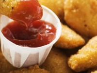 「学食でチキンナゲットを決められた数よりも1個多く取った」と疑われた高校生が停学処分に・・・