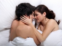 彼をゾクッとさせて……。キスを盛りあげる「手の位置」3つ