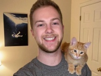 家の事情で大好きな猫が飼えなかった男性、施設で安楽死寸前の猫を家族に迎え入れる