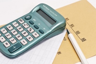 貯金まで回らない！20代女子の手取り月収の平均は？