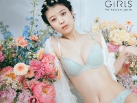 気分高まる！　馬場ふみかが着こなす人気ブラ、春の新色を紹介