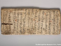 古代エジプトにも赤ペン先生が存在した。4000年前の文字板に赤い修正文字