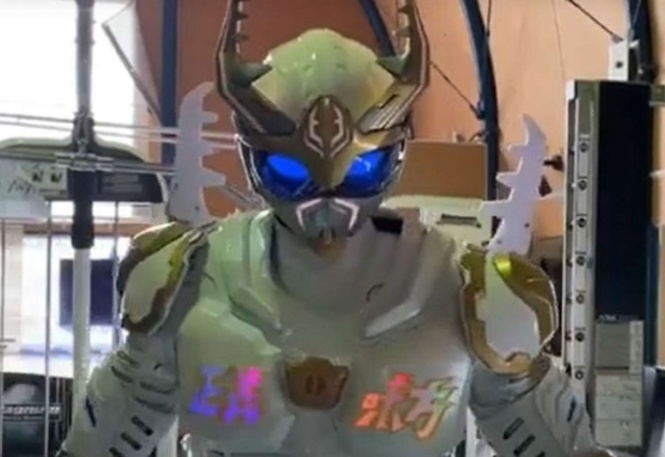 ガキン！ガキン！ガシャン！！（YouTube動画のスクリーンショット）