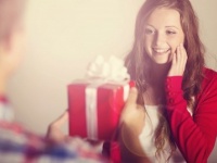 きゃっ、感激!!　女子が「みんなの前でされたい」好きアピール6つ！