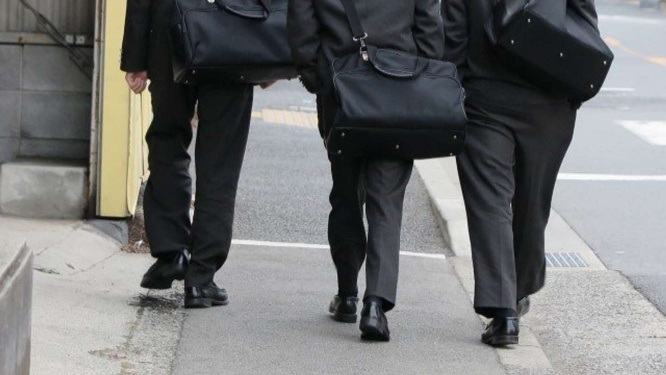 3人の男子高校生がしたこと（画像はphotoAC）