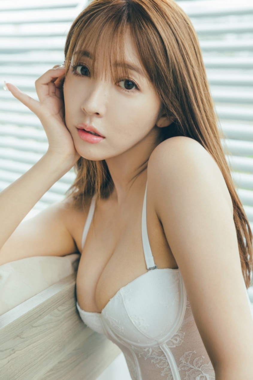 三上悠亜⒞光文社／週刊FLASH 写真◎東京祐