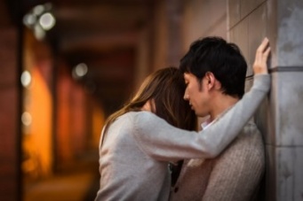 男性のぶっちゃけ！　関係を持ったら突然重くなった女性の存在・4選