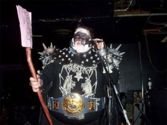 方向性がよくわからない。海外のメタルバンドのいで立ちがちょっと気まずい件に関して