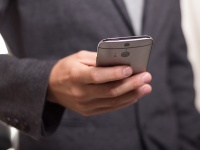 結婚運が下がる！「男性にウザイと思われる」真夏のLINE