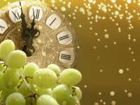 知ってた？スペインでは大晦日の夜に12粒のぶどうを食べる風習がある