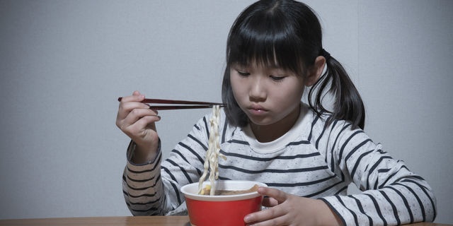 孤食する子ども