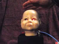 テルミンを人形の頭で作ってみた。実にホラーなバイブスが伝わってきた...（音声注意）