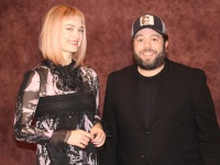 超大作『ファンタビ』に出演！アリソン・スドル＆ダン・フォグラーが語る撮影現場　「本当に魔法使いになった気分だよ！」