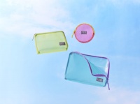 かさばらないバッグインバッグで快適なおでかけ。メッシュ生地で軽やかに持ち運べる「フラッティ シアー」登場！