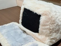 かじかむ指を包み込む〝冬毛のパソコン〟に8.3万人ほっこり　「あったかそう」「これで仕事したい」