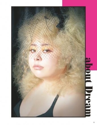 ３月２２日発売の雑誌『ＶＯＣＥ』５月号の表紙を飾った渡辺直美