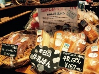 「銀座NAGANO」牛乳パンのコーナー（写真はすべてＪタウンネット編集部撮影）