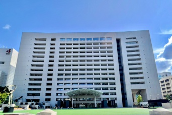 『入浴中の女性』をスマホで盗撮　市立小学校職員(48)懲戒免職　職員は「最低の行為。被害者に申し訳ない」