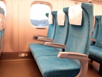 新幹線の車内でモヤモヤ...（画像はイメージ）