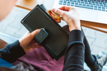 「お金が貯まらない財布」の特徴５つ