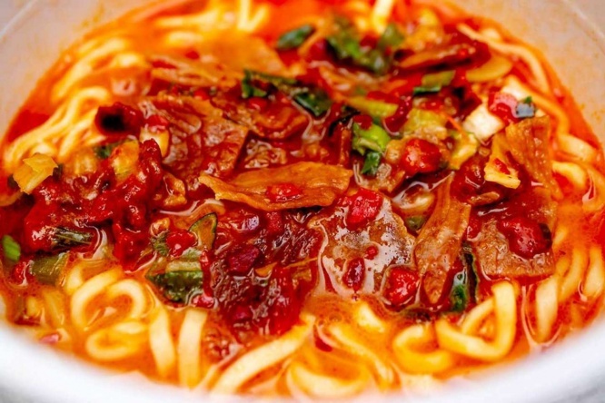 とろみのついた濃厚な鶏白湯スープ