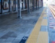 駅のホームでめまいがして、しゃがみこんだ中学生の私。そのすぐ隣にスーツの男性が座ってきて（千葉県・20代女性）