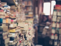 図書館の本を返し忘れた。延滞料を支払う代わりに、食料やペットフードで支払う試みが開始される（アメリカ）