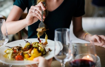 仕事のパフォーマンスを上げたいなら禁止！　結果を残す人たちが実践する食事法
