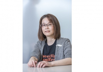 『水車小屋のネネ』（毎日新聞出版刊）の著者・津村記久子さん