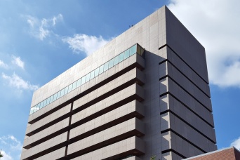 市長と『ラブホ密会』男性職員(54)　【停職6か月】の懲戒処分　ネットは「なんかモヤモヤ感が残る…」