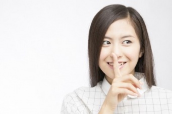 秘密にしておきたいことは？　女子が「会社の人にはあまり知られたくないこと」10