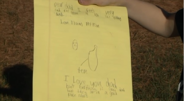 7歳の男の子が同僚を失った警察官のお父さんに感動的な手紙を送る