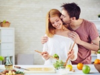 彼をその気にさせるならコレ！　男子がグッとくる「彼女の結婚したいアピール」3選