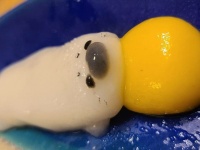 可愛すぎるせいで「少し涙の味がしました」　食べるのためらう〝あざら白玉〟に16万人悶絶