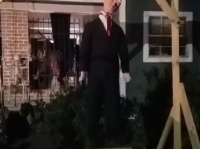 【閲覧注意！？】米で物議を醸したトランプ否定派の過激なハロウィン装飾